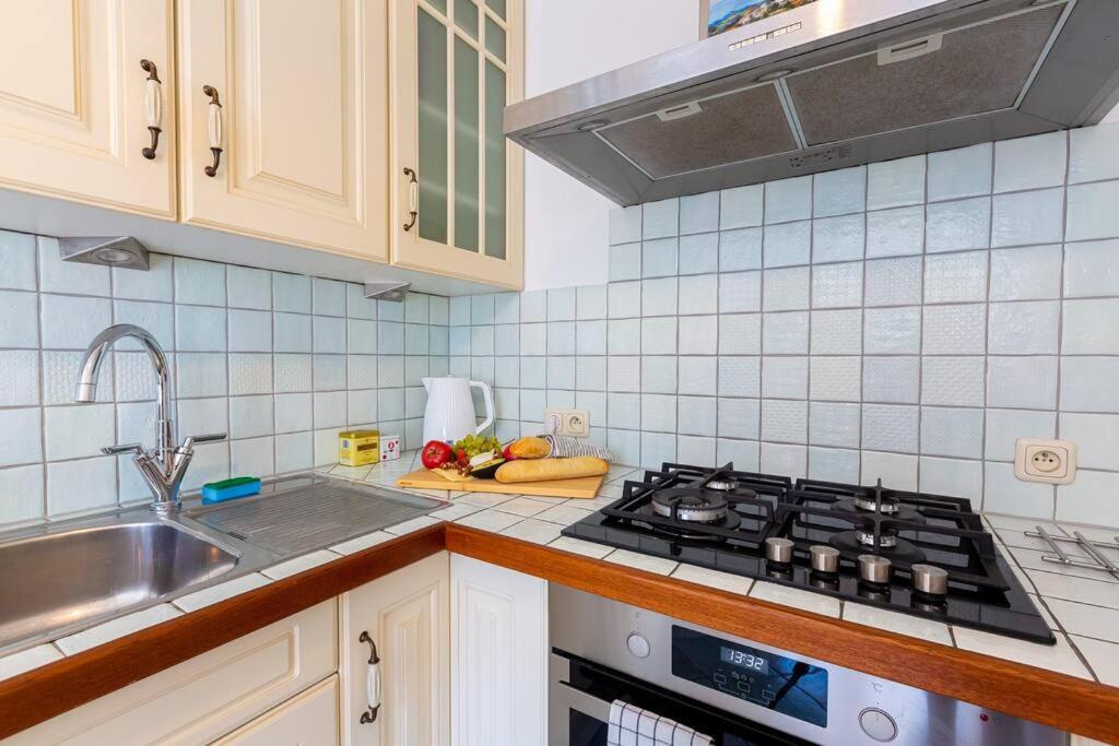 Cozy, Bright, Comfy Studio Next To The Old Town. Apartamento Varsóvia Exterior foto